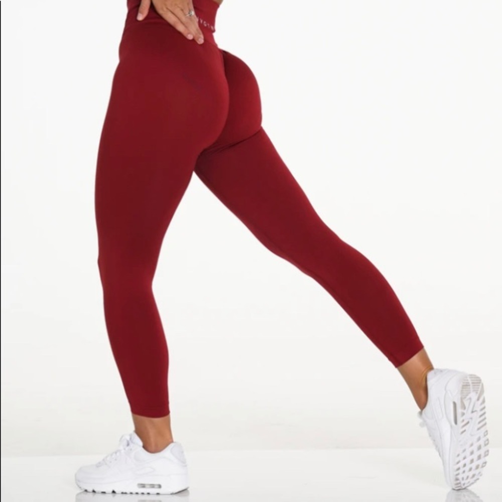 NVGTN | Solid Seamless Carmine | Large | NWT